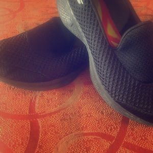 Sketchers MAX shoes! Mesh upper! Super comfy!